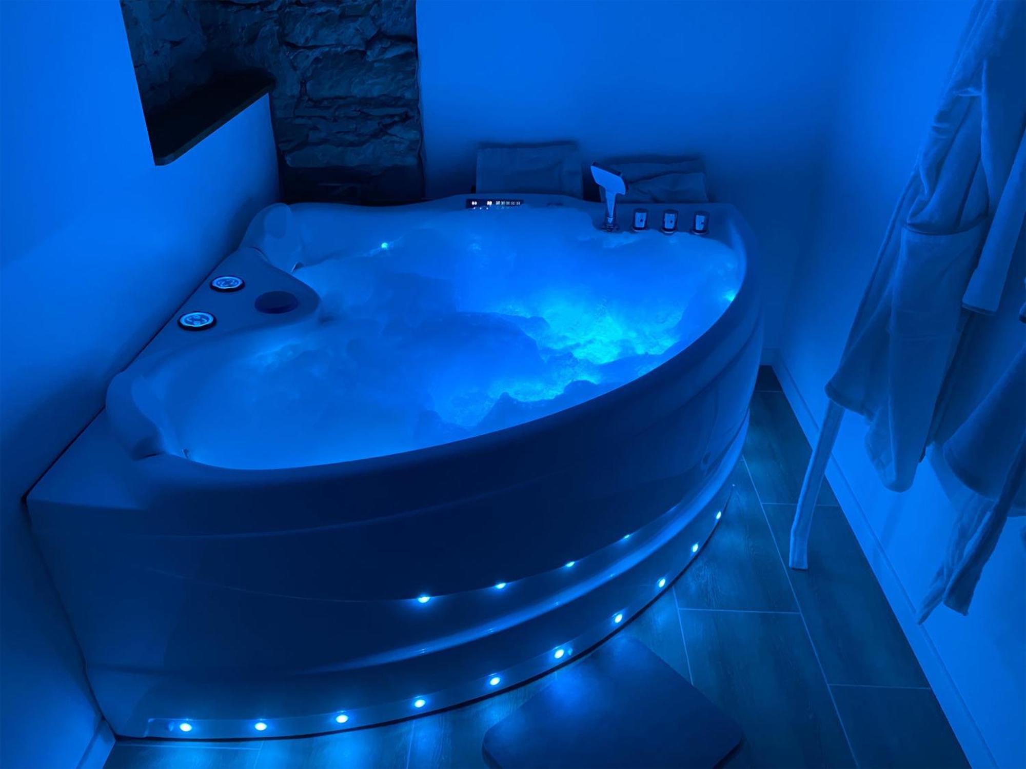 Love Room- Spa- Escale Amoureuse Puygaillard-de-Quercy Exterior foto